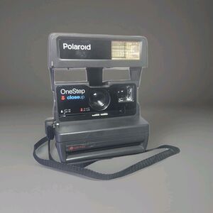 Polaroid OneStep CloseUp 600 Instant Film Camera – Vintage 80s 90s Retro Black
